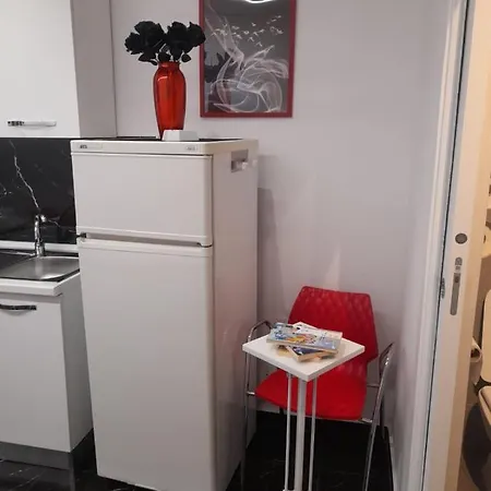 Lux House Airport Guest house *