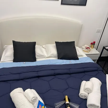 Guest house Lux House Airport