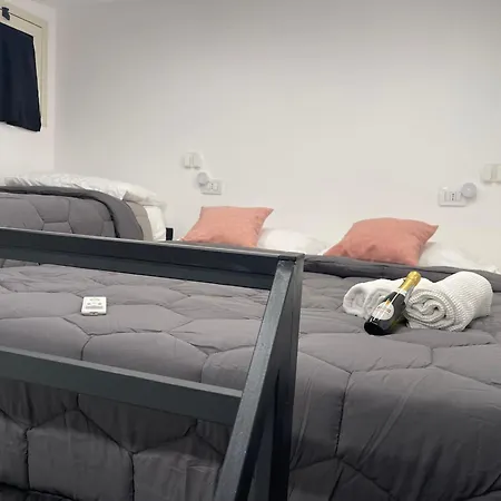 Lux House Airport Πανσιόν *