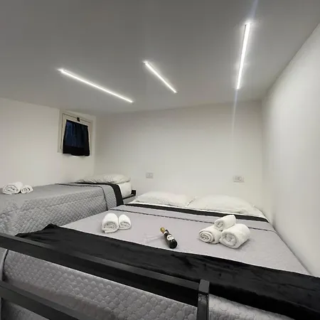 Πανσιόν Lux House Airport Νάπολη