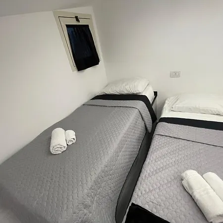 Lux House Airport Guest house Naples