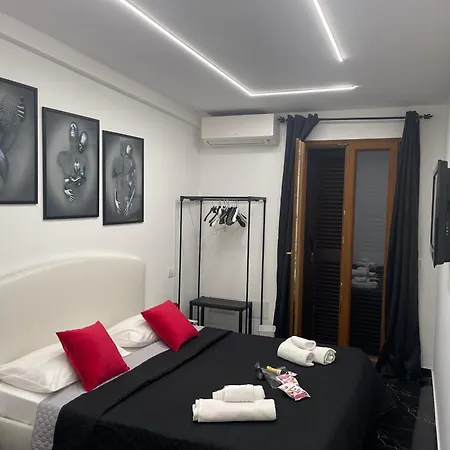 Lux House Airport Πανσιόν